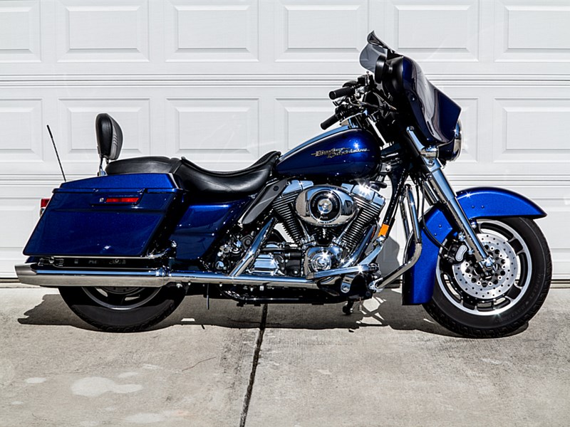electric blue street glide